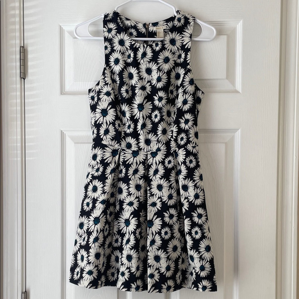 Forever 21 Floral Daisy Dress‎ with back zipper